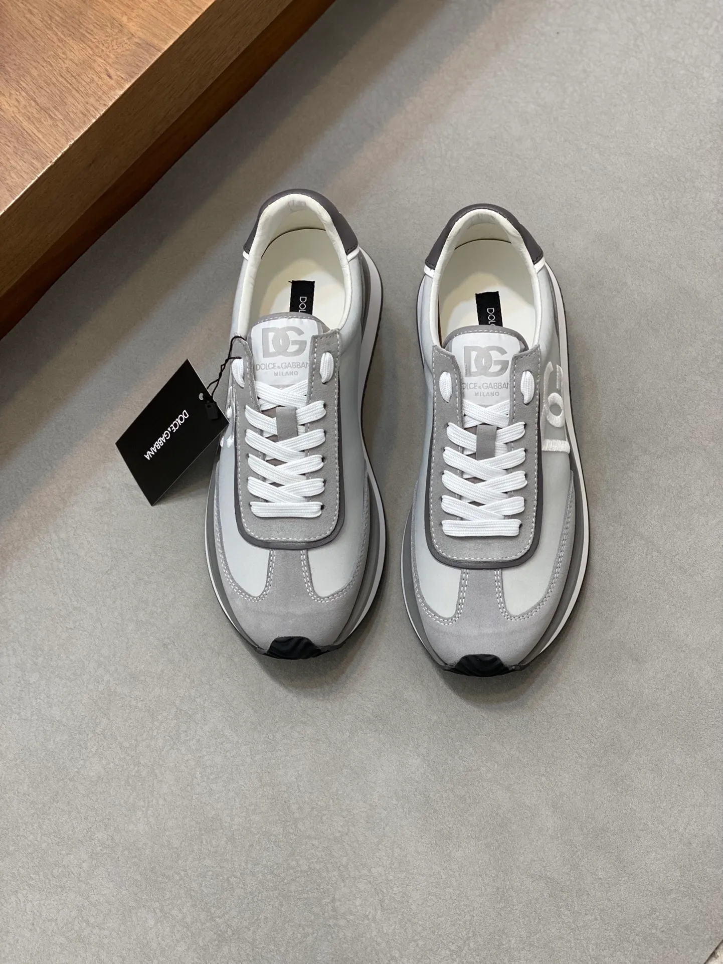 Factory price: 458💰••New products••Dolce&Gabbana••DG✔️High-end men's sports•casual shoes. Original goods from top counters. Original imported cowhide, multi-material splicing design ➕Imported cowhide lining, cowhide feet ➕Original T men's shoes 💰R elastic outsole.  Size: 39-44 (38, 45 customized)